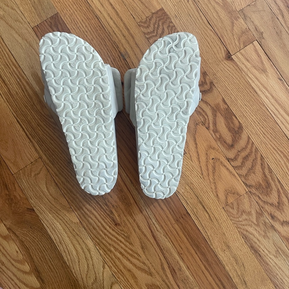 Quilted Slide Sandals in Cream - Padded Comfort - Picture 4 of 4